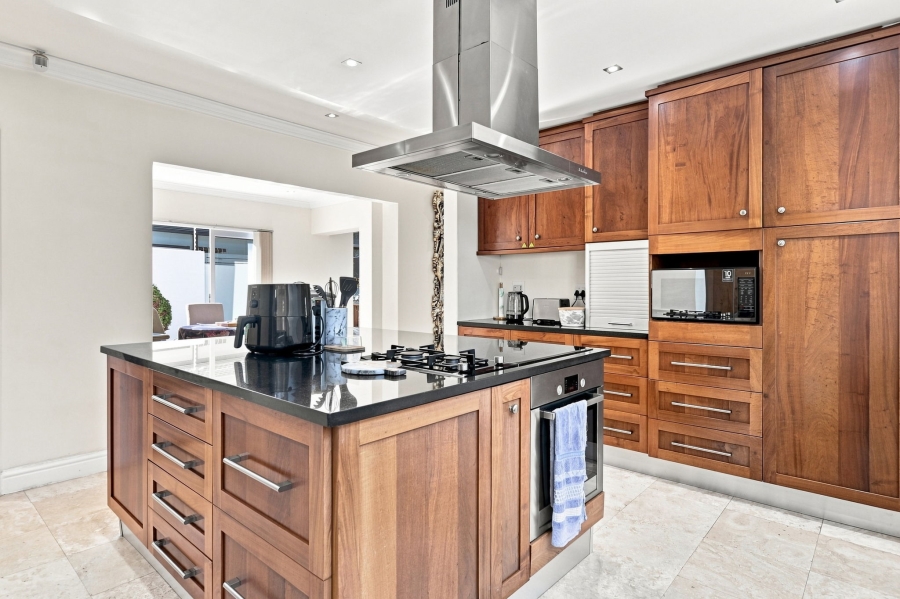 6 Bedroom Property for Sale in Newlands Western Cape